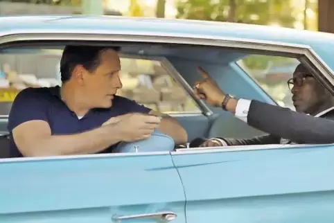 Ungewöhnlicher Roadtrip: Der italoamerikanische Chauffeur Tony Lip (Viggo Mortensen, links) kutschiert den Jazzmusiker Don Shirl