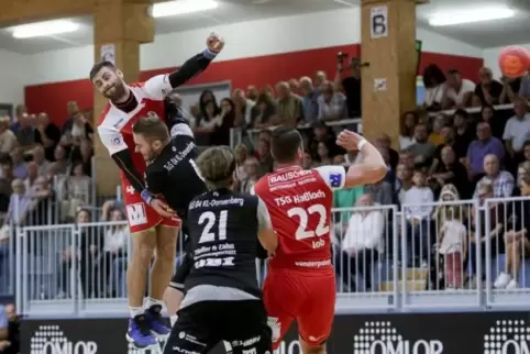 Der Haßlocher Linkshänder Elvijs Borodovskis (links, hier gegen die Dansenberger Christopher Seitz und Jan Claussen) hatte im Hi