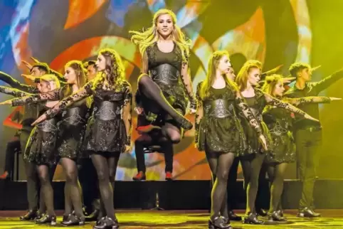 Toni Croy und das Tanzensemble von „Rhythm of the Dance“ in Aktion.