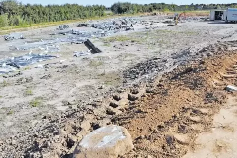 Mit dem Bagger untersuchten die Archäologen ein etwa drei Quadratkilometer großes Gelände Am Römig stichprobenartig – und stieße