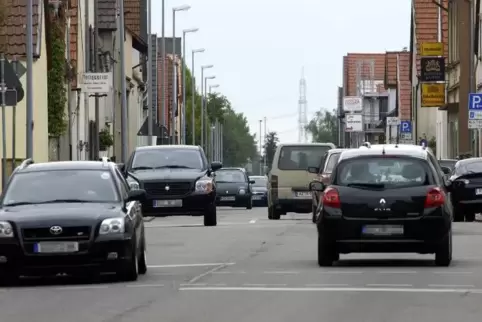 Auf der Ortsdurchfahrt von Bobenheim-Roxheim herrscht viel Verkehr. Mit dem Bau einer Umgehungsstraße soll sich das ändern. Foto