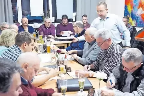 32 Kandidaten haben 18 Wahlberechtigte am Donnerstag in der VT-Gaststätte in Contwig nominiert.