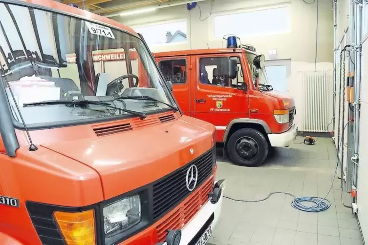 Die Halle bietet Platz f&uuml;r zwei Fahrzeuge. Eines davon wird bald ersetzt. Offiziell eingeweiht werden soll das Geb&auml;ude im Fr&uuml;hja