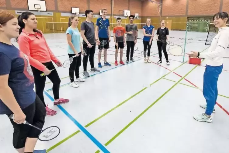 Mit viel Spaß dabei: Oliwia Zimniewska (rechts) ist beim Badmintonverband Rheinhessen-Pfalz angestellt. Die Trainerin gibt ihre 