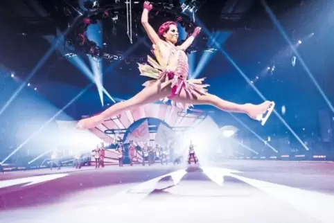 Wie konnte die Show so lange erfolgreich um den Globus touren? Weil sie nicht allein auf Eiskunstläufer auf Weltklasseniveau set