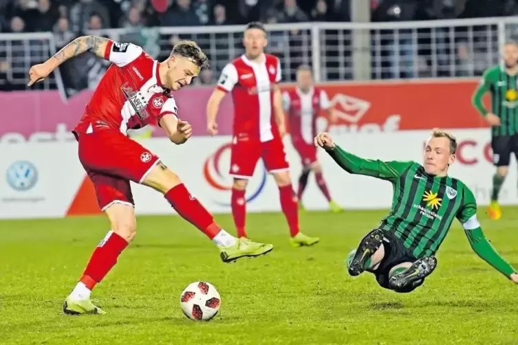 22 Spiele – vier Tore: FCK-Stürmer Timmy Thiele (links) weiß, dass das zu wenig ist.