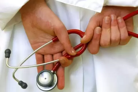 Viele Patienten fragen heutzutage zuerst „Doktor Google“ um Rat. Foto: DPA 