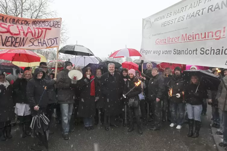 Schaidt_Beck_Mahnwache_Harmann-Becker_Dezember_2010_IVERSEN.jpg