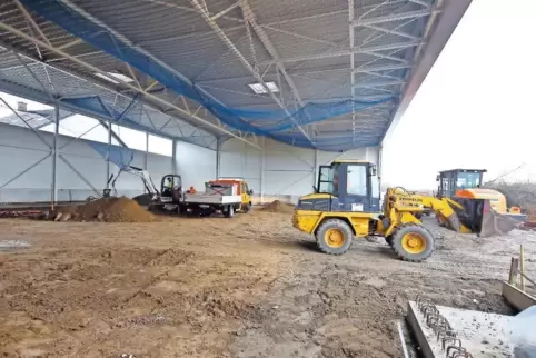 Hallenneubau läuft auf Hochtouren: Vorbereitungen für die Bodenplatte vorige Woche.