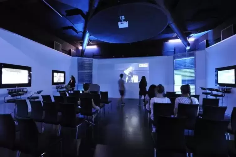 Im Mythenlabor des Wormser Nibelungenmuseum soll künftig die neue Virtual-Reality-Station angedockt sein.  Foto: Stefan Blume/fr