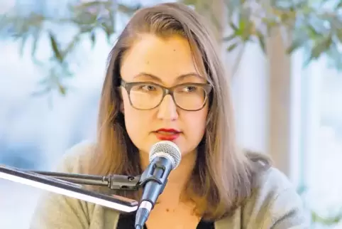 In ihrem Buch „Wir Strebermigranten“ erzählt Emilia Smechowski von der Überanpassung ihrer polnischen Familie in Deutschland.