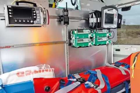 Der „Air Rescue Pfalz“ ist überdurchschnittlich gut ausgestattet, um Patienten während des Fluges zu versorgen.