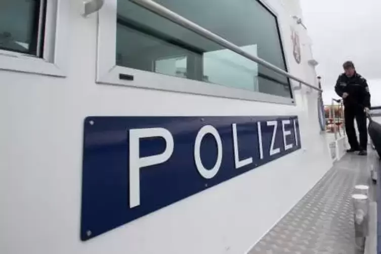 Bei der Wasserschutzpolizei Mainz werden die GPS-Daten der Schiffe ausgewertet. Symbolfoto: dpa 