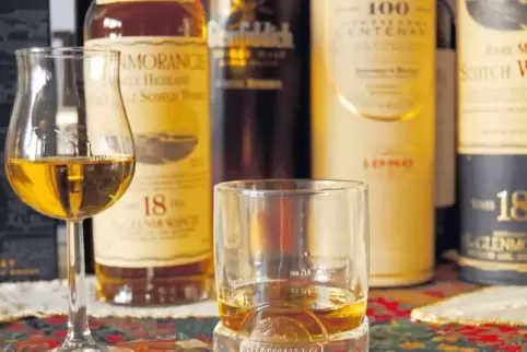 Mal rauchig, mal fruchtig-süß: Die Destillerien bieten verschiedene Geschmacksrichtungen des Whiskys.