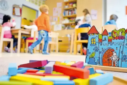 Nicht nur das noch zu verabschiedende Kindertagesstättengesetz sorgt für Probleme, sondern auch die Personalfrage: Es fehlt in N