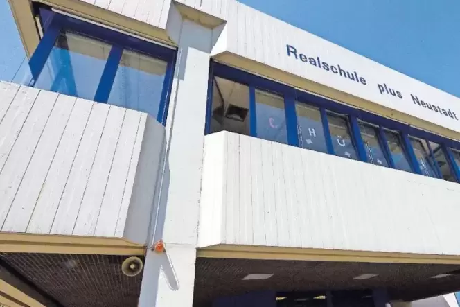 Das Realschul-Gebäude muss dringend saniert werden.