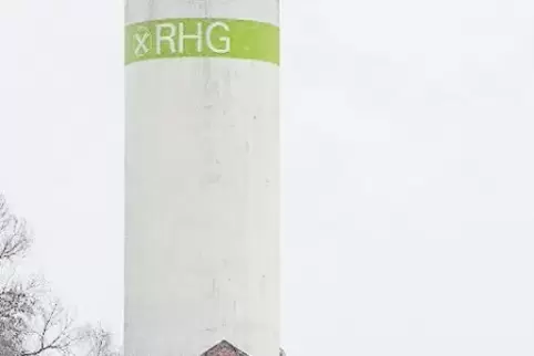 Ein Wahrzeichen des Ortes ist der Raiffeisenturm, war man sich in der Versammlung einig.