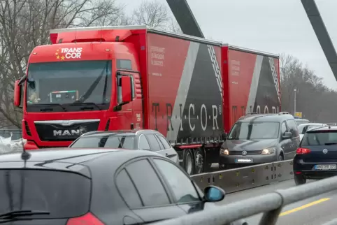verkehr_rheinbruecke_woerth1.JPG
