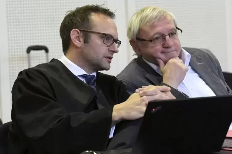Pasquale Passarelli (rechts) nahm das Urteil am Freitag gefasst auf. Sein Verteidiger Roman Schweizer wird Revision einlegen. Fo