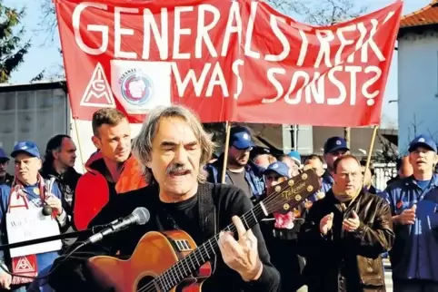 Musikalischer Arbeitskampf: Der Alstom-Chor setzte sich musikalisch für den Erhalt der Jobs bei der Firma Alstom ein – wie hier 
