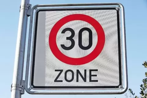 Mindestens im Bereich um den Kindergarten sollte Tempo 30 gelten, finden die Gemeindeeratsmitglieder.