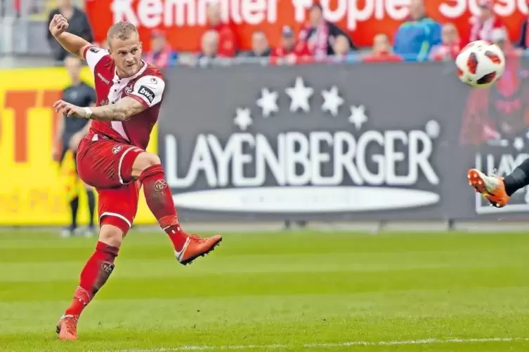 Traumtor: Christoph Hemleins 2:0 im Spiel gegen den KFC Uerdingen.