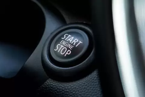 Der Wagen lässt sich dank Start-Knopf ohne Schlüssel starten. Mit technischen Geräten konnten die Autodiebe das Sicherheitssyste