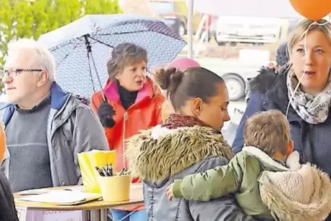Am Infostand am Samstag vor dem Wasgau-Markt in Schönenberg-Kübelberg herrschte die ganze Zeit über viel Betrieb: ein Zeichen da