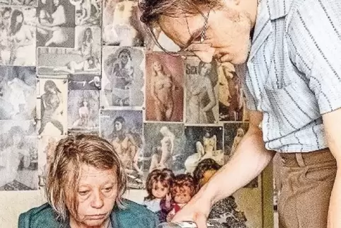 Am Rand der Gesellschaft: Margarethe Tiesel und Jonas Dassler in „Der goldene Handschuh“.