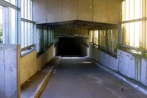 Liegt im Dunkeln: die Öffnung des Posttunnels als Verbindung zwischen Hauptbahnhof und Hochschule. Archivfoto: Kunz