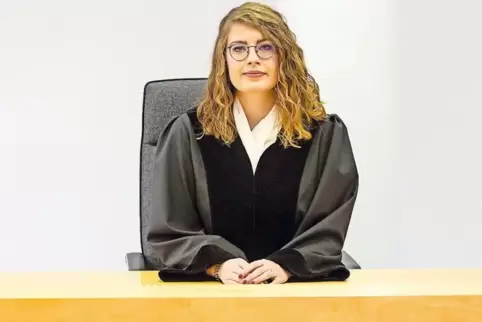 Als sie als Schülerin bei einer Exkursion erstmals einen Gerichtssaal betrat, war das für Francesca De Fazio ein Schlüsselerlebn