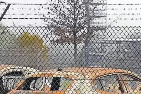 Der Brandschutzposten achtete auf Flex-Funken, die zu den Autos schwirrten. Die zerstörte wenig später die Explosion.