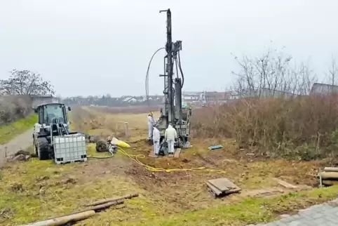 Die vorbereitenden Arbeiten für die Dichtwand.