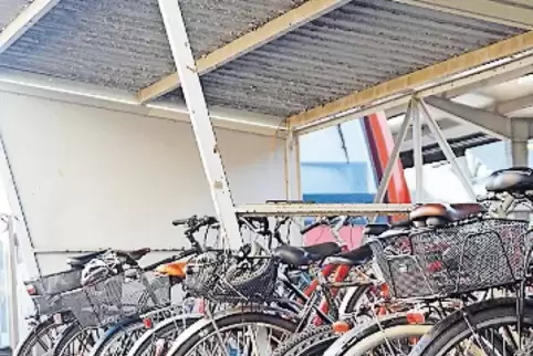 Der Fahrradstand am Bahnhof.