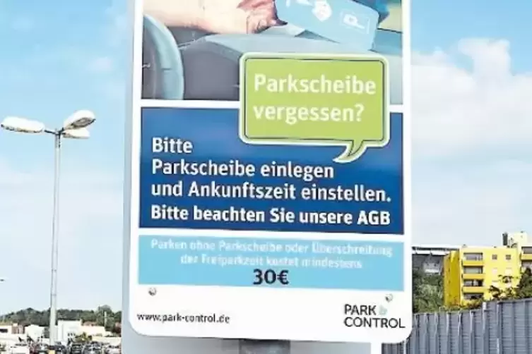 Seit vergangenen Sommer nur noch mit Parkscheibe m&ouml;glich: die Nutzung der E-Center-Kundenparkpl&auml;tze.