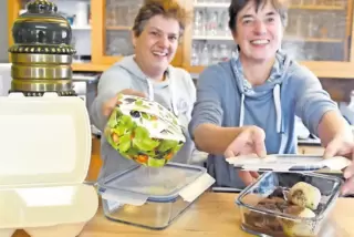 Im Imbiss Bruchstüb´l in Dürkheim soll die herkömmliche Styroporbox komplett ersetzt werden. Die Inhaberinnen Manuela Jeblick (l