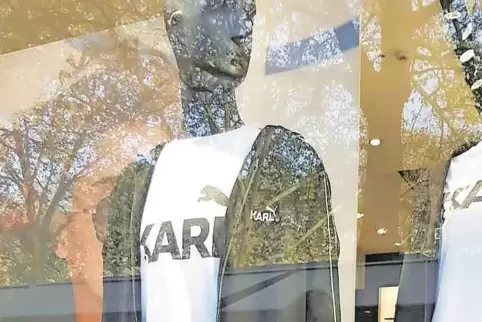 Schulkleidung.jpg