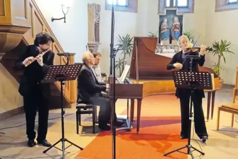 Gut in Form, von links: Leonard Schelb an der Traversflöte, Florian Heyerick am Tangentenflügel und Swantje Hoffmann an der Viol