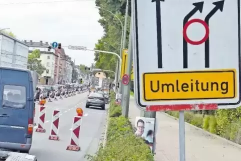 So sah es im Oktober 2017 in der Brunckstraße aus: Dieses Mal wird die Spur in Richtung Innenstadt gesperrt.