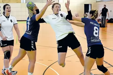 Sobald die Gäste einmal näher kamen, sorgte Anna-Lena Kühn (am Ball) mit ihren Toren für Ruhe beim SC Bobenheim-Roxheim.