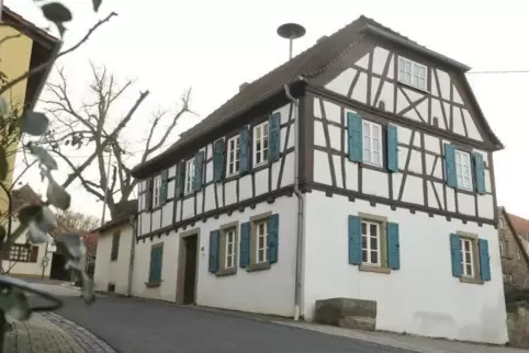 Soll im Zuge des Projektes zu einem Ferienhaus umgebaut werden: das „Alte Schulhaus“ in Schönborn.  Foto: J. Hoffmann