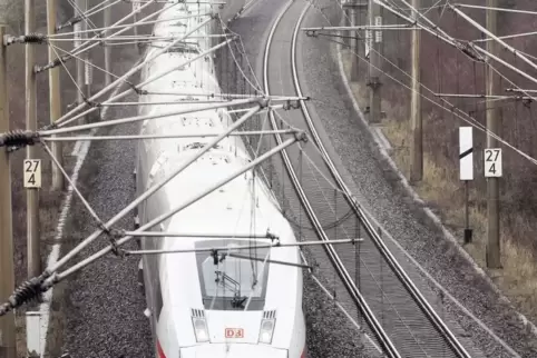 Die Schnellstrecke von Hannover nach Göttingen ist von Juni bis Dezember gesperrt. Weil Züge deshalb umgeleitet werden, verlänge