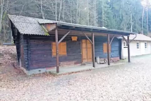 2017 kauften die Waldritter die frühere PWV-Hütte im Hollertal. Diese soll wieder instandgesetzt werden, ein Bauplan wird derzei