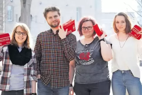 Das Campus-Sanitäter-Team an der Uni, von links: Sarah Schnaufer, Hendrik Chudoba, Melanie Backes und Boglarka Elberfeld
