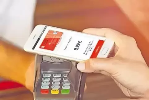 Seit 1. Februar bietet die Sparkasse das Bezahlen per Smartphone an.
