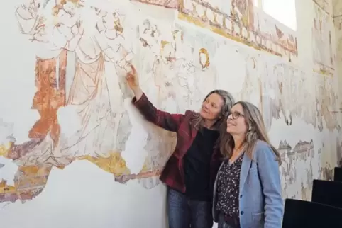 Von Anfang an in das Kirchlein verliebt: die Restauratorinnen Kristina Brakebusch (links) und Karen Keller.