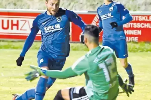 In überragender Form: Eric Veth (links) trifft gerade wie am Fließband für TuS Mechtersheim, auch gegen die TSG Pfeddersheim.