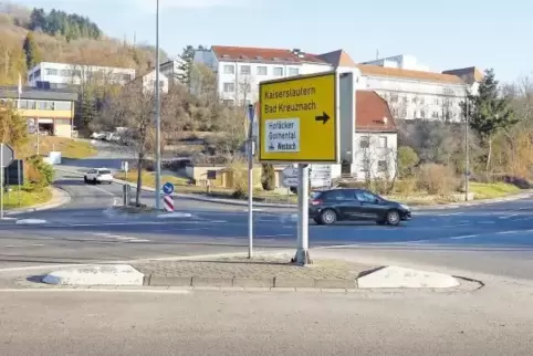 Aus der Kreuzung Richtung Zoar, Innenstadt, und Bundesstraße in Rockenhausen soll künftig ein Kreisverkehr mit einem Durchmesser