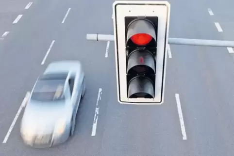 Bei „Dunkelgrün“ über die Ampel – das kann teuer werden.
