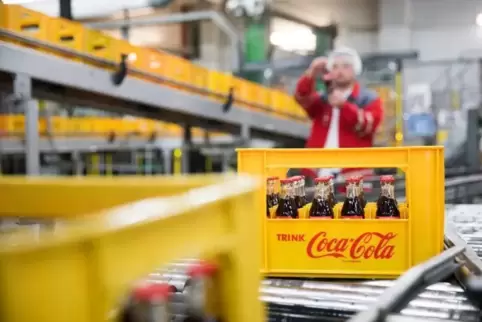 Im Coca-Cola-Werk Mannheim, das seit 1984 besteht, wurden im vergangenen Jahr 22 Millionen Getränkekisten abgefüllt.  Foto: CCEP